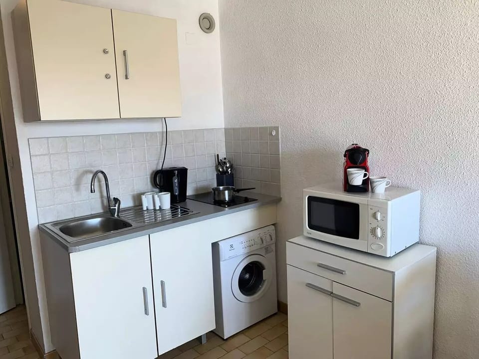 Coffee/tea maker, fridge, microwave, electric kettle