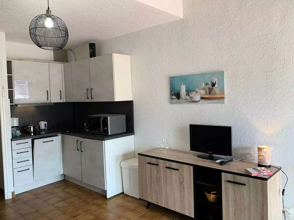 Fridge, microwave, cookware/dishes/utensils