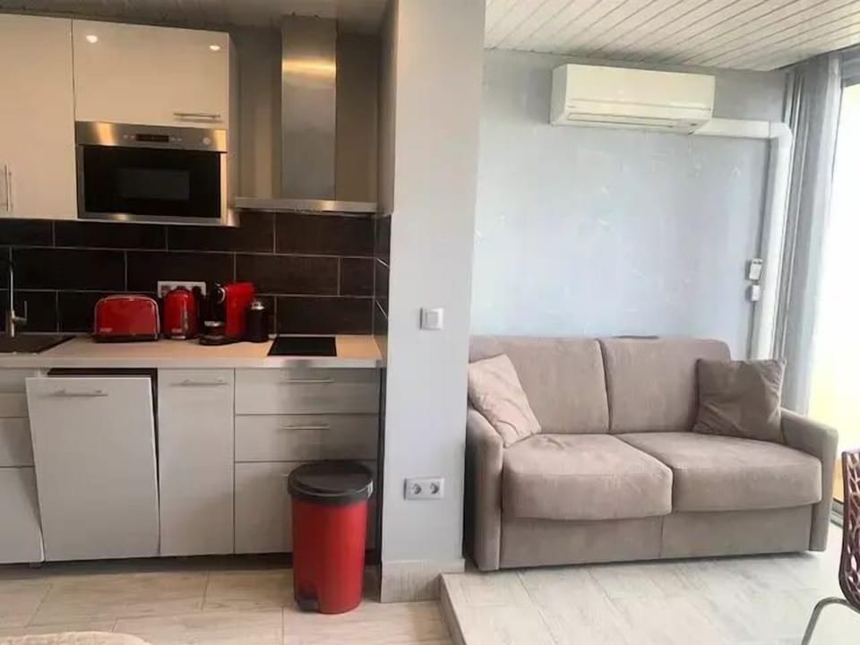 Fridge, microwave, dishwasher, coffee/tea maker