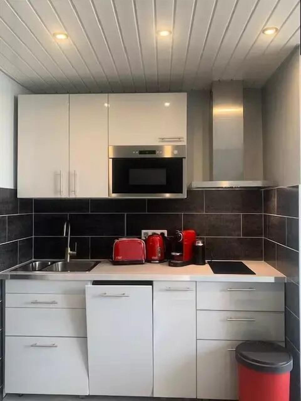 Fridge, microwave, dishwasher, coffee/tea maker