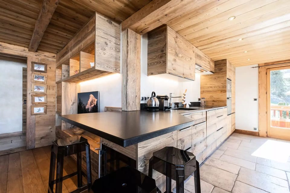 Microwave, dishwasher, cookware/dishes/utensils