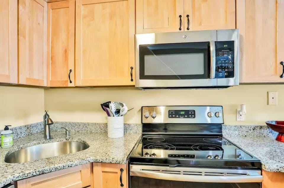 Stove/Microwave