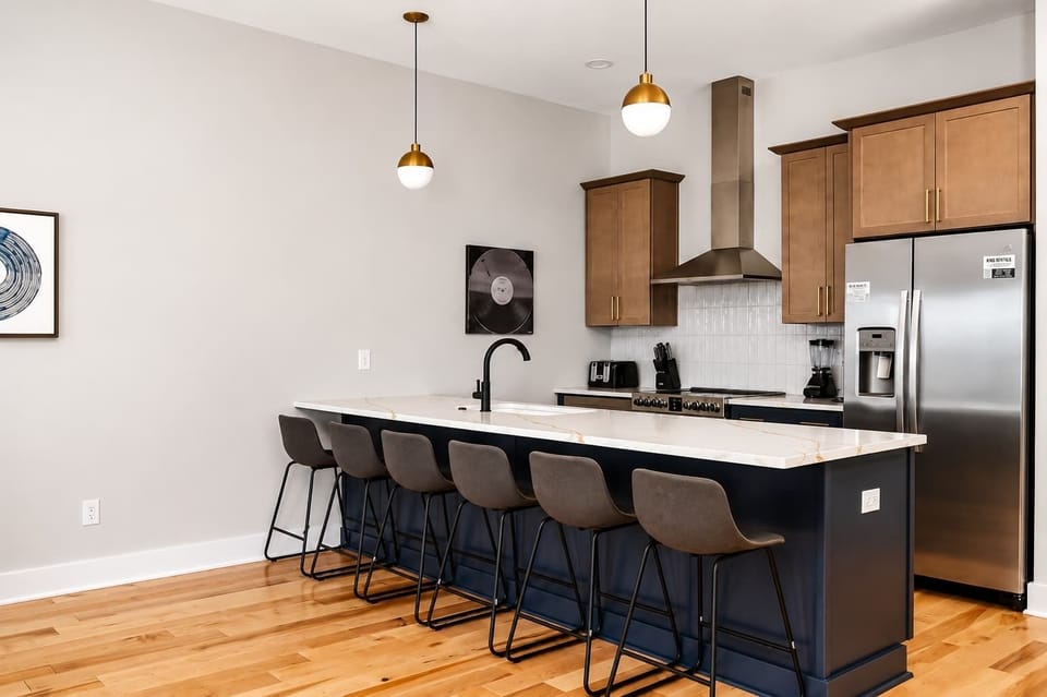 6-seat island counter—great for meals, snacks, or prep.