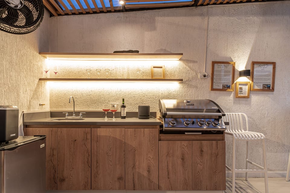 -BBQ-KITCHEN-ICE MAKER AND ALEXA SPEAKER