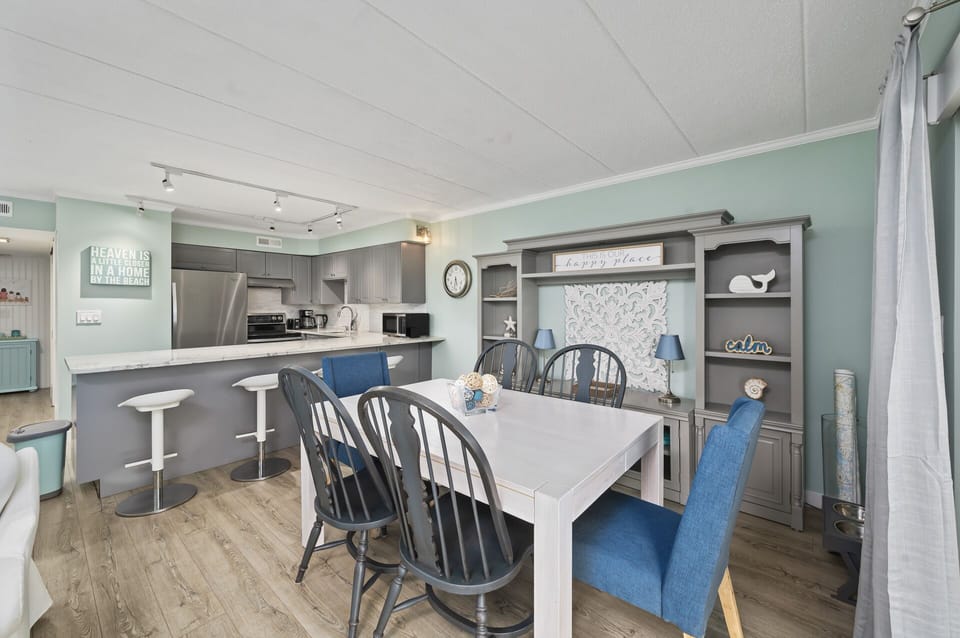 Plenty of room for the whole family to reminisce on their favorite Vacation Memories!