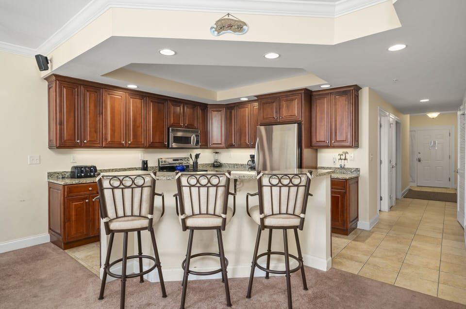 Grab a quick bite at the Breakfast Bar before hitting the Beach