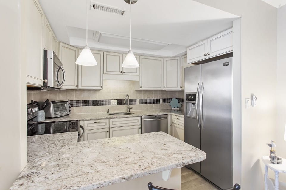 Beautiful granite counters and Stainless Steal Appliances throughout.