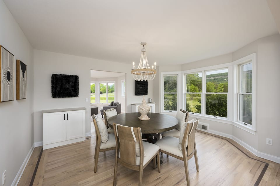 6 seat dining area