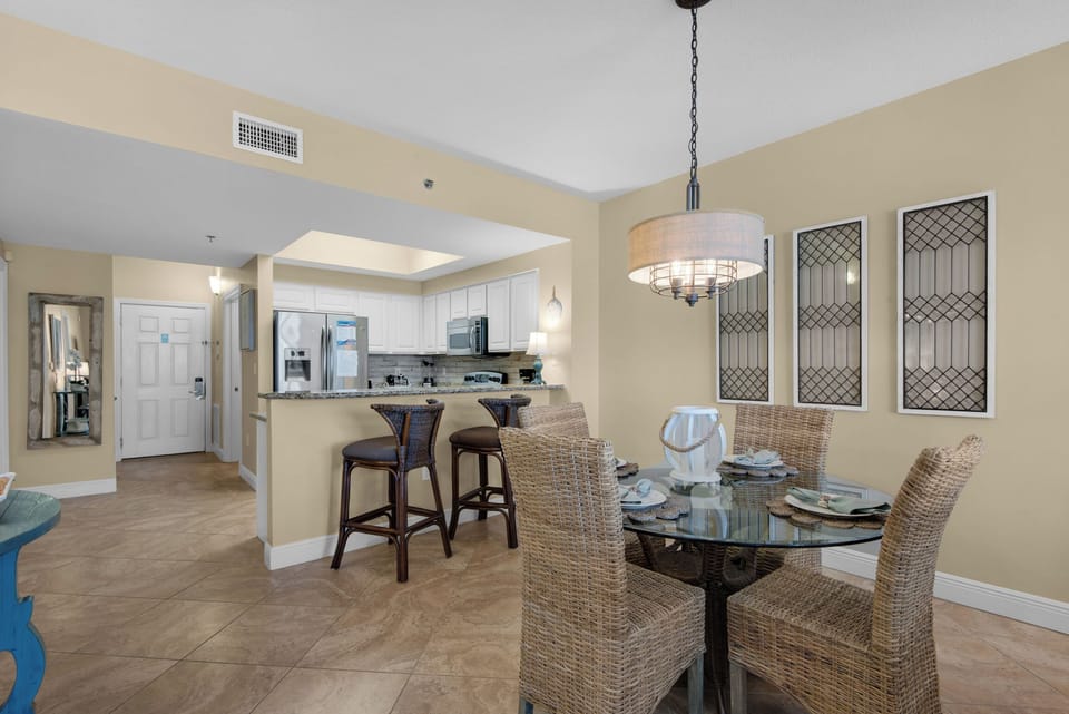 Dining table and eat-in bar seating
