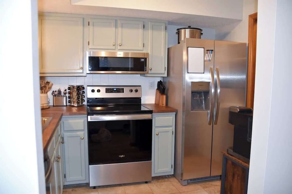 Fully equipped kitchen.