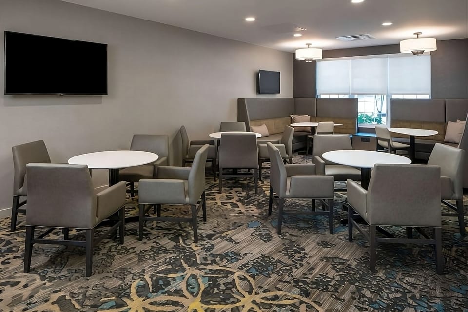 Connect or work quietly in a bright, comfortable gathering room.