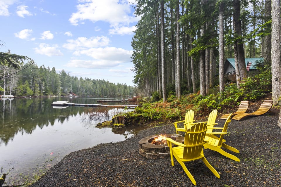 Waterfront, firepit, grills, and water toys. Seasonal swimming and fishing.