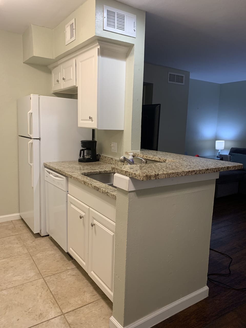 Granite counter tops with full size appliances.