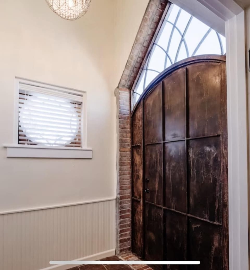 Entry Way - Front Door