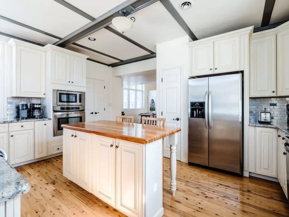 Kitchen angle 2