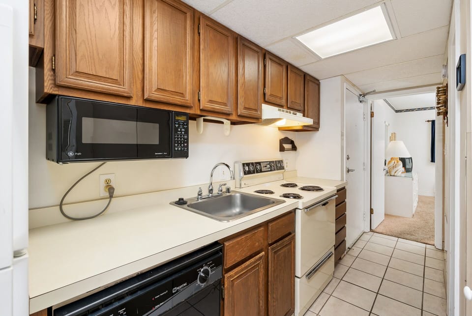 Plenty of space to make mealtime an Ocean Breeze