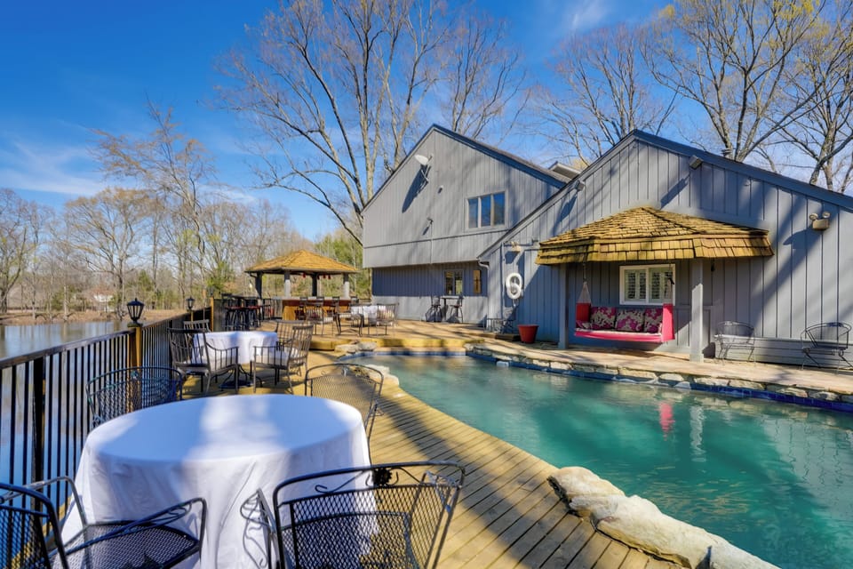 Southaven Vacation Rental | 4BR | 4BA | 4,000 Sq Ft | Step-Free Entry