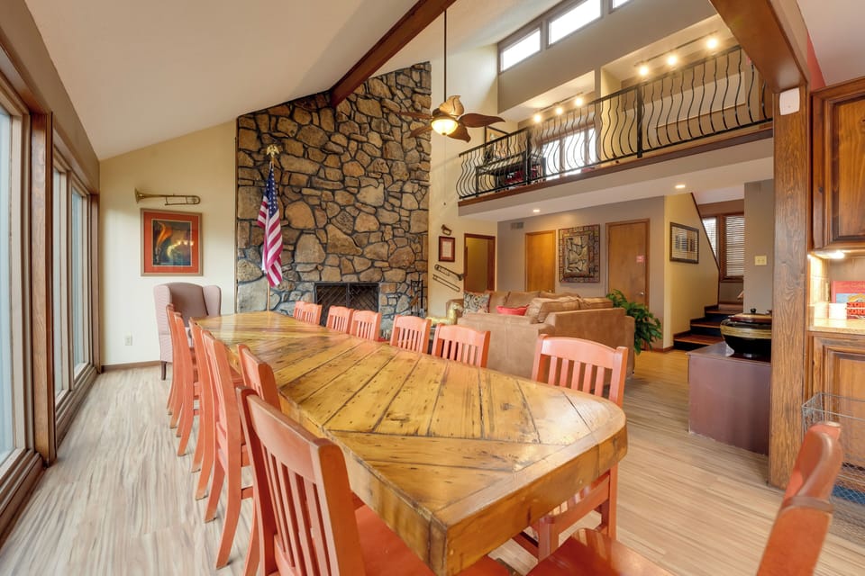 Dining Area | Dishware/Flatware Provided | Main Floor