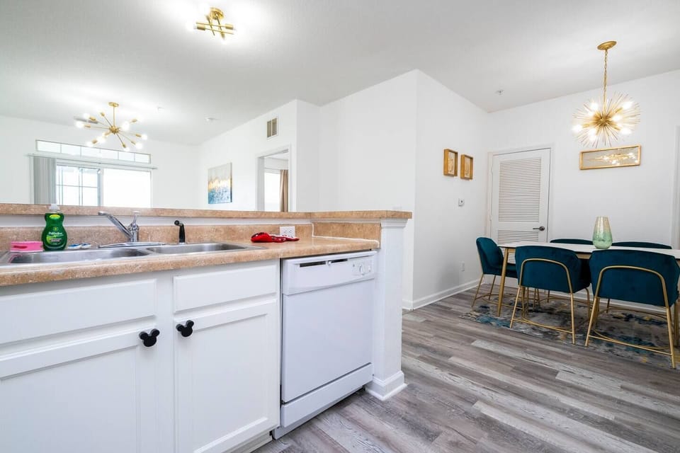 Kitchen & Dining Room