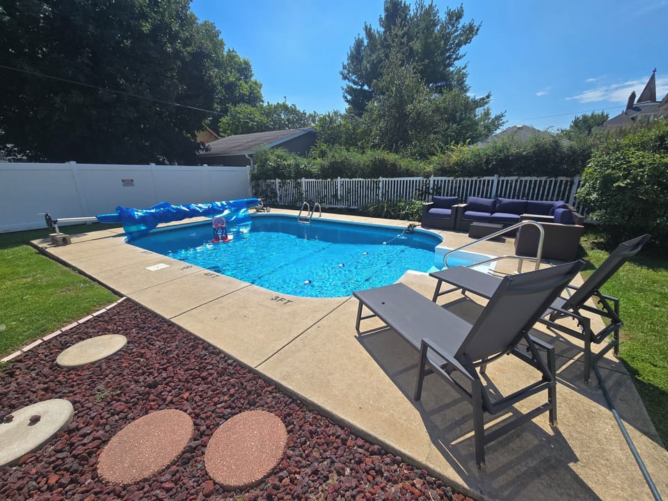 pool open May 22nd to October 1