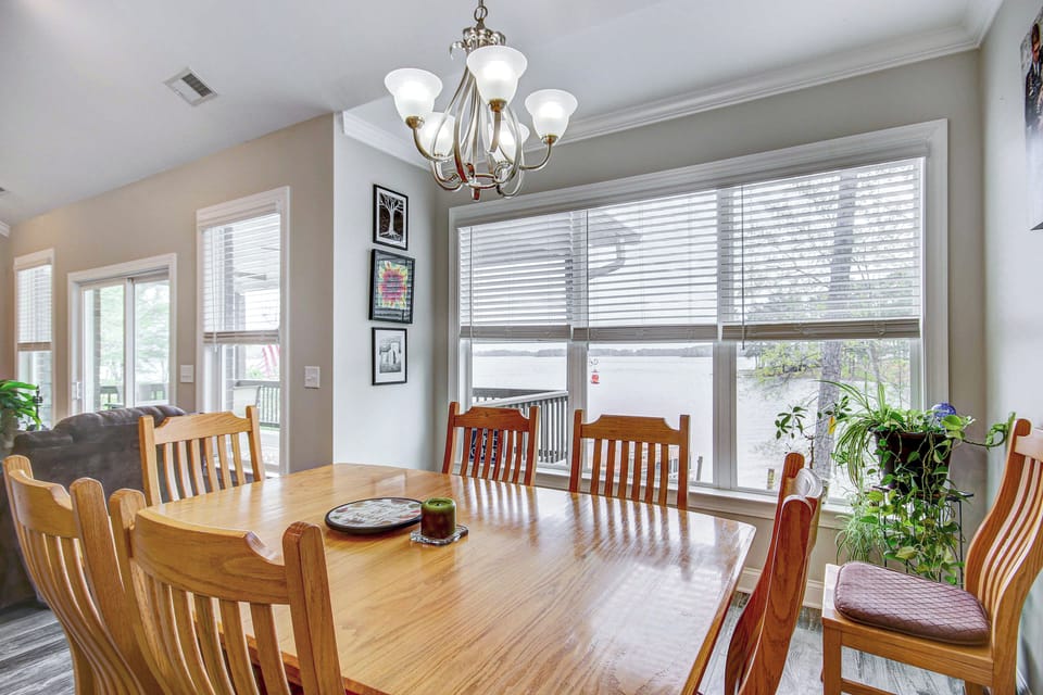 Dining Table | Dishware & Flatware Provided