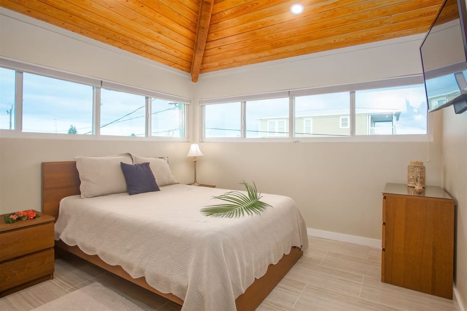 Master bedroom with a queen bed.