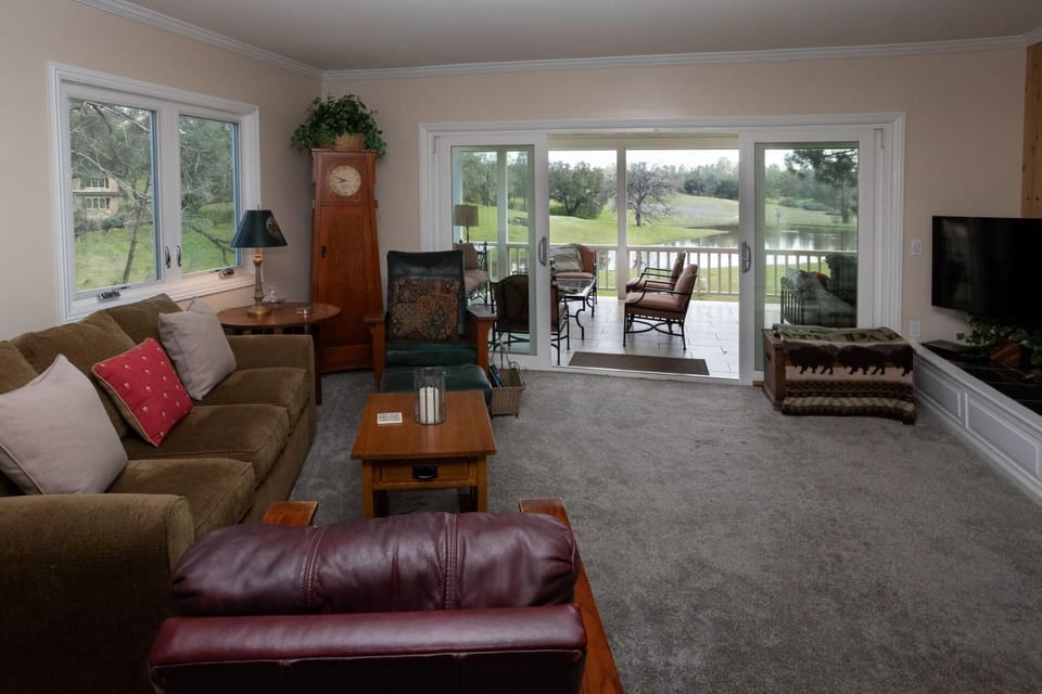 Seven Oaks Ranch Pine House (832)