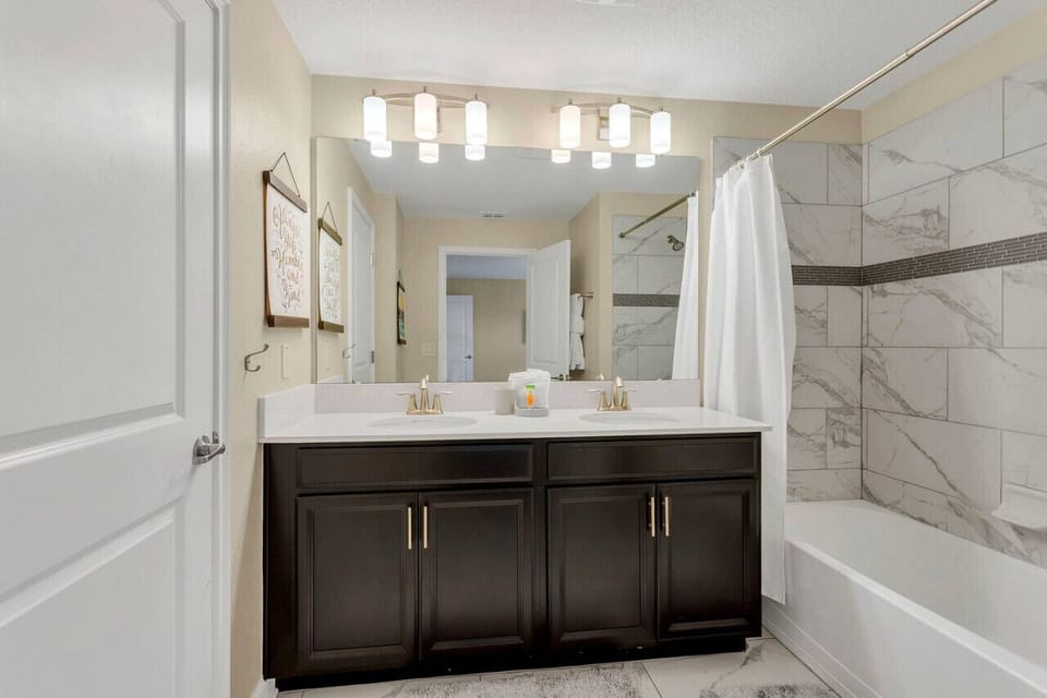 Master Bathroom in Suite on Second  floor with TUB.#Disney #Parks #kingdom #springs #StoreyLake #Apartment #Vacation #Rental #waterpark #Kissimmee #Orlando #universal #citywalk