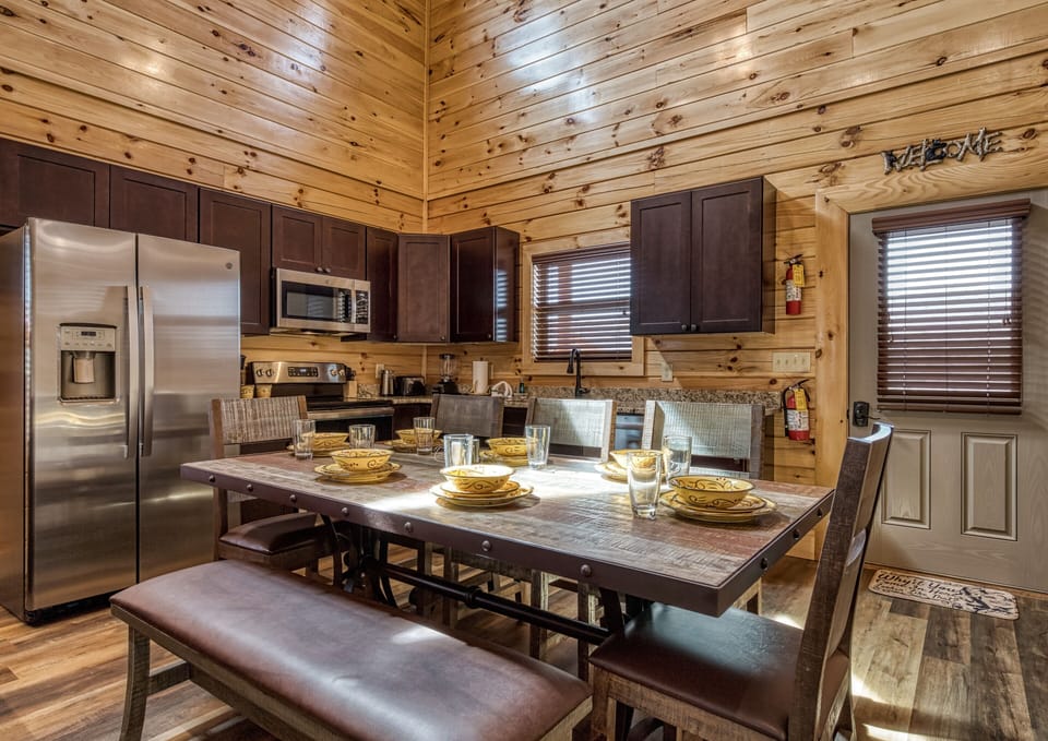 Smoky Mountain Cabin with Indoor Pool - "Blue Bear Splash" - Dining area and kitchen
