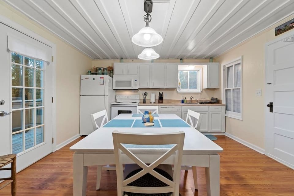 Large eat-in kitchen with everything you need to cook! 