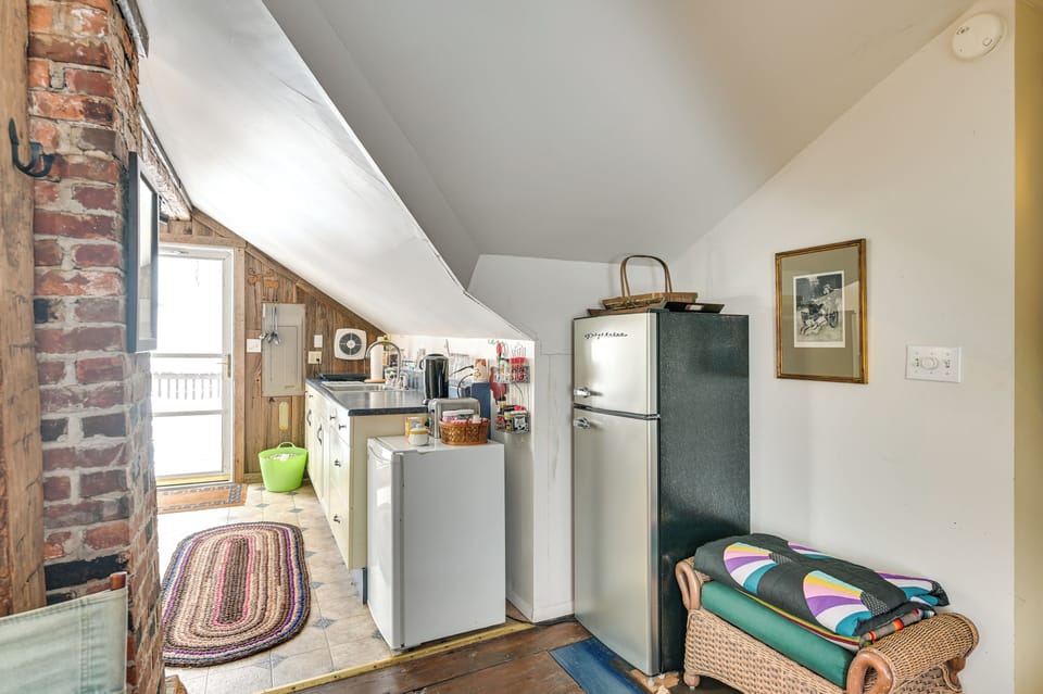 Kitchenette | Hot Plate | Microwave | Refrigerator | Coffee Maker
