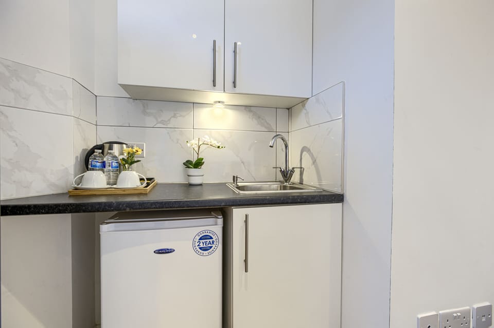 Studio-Deluxe-Ensuite-Street View-1