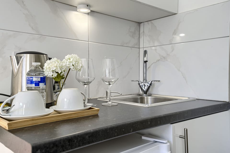 Studio-Superior-Ensuite-Garden view-2