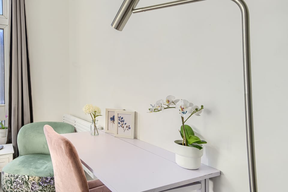 Studio-Deluxe-Ensuite-Street View-4