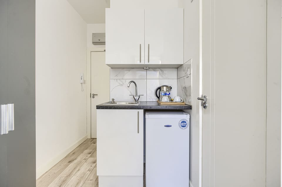 Studio-Deluxe-Ensuite-Street View-4