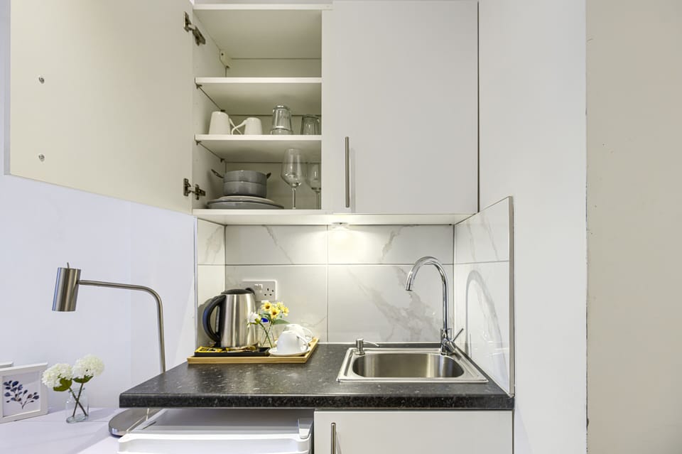 Studio-Deluxe-Ensuite-Garden view-6
