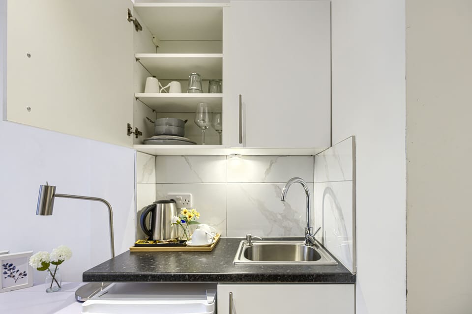Studio-Deluxe-Ensuite-Garden view-6