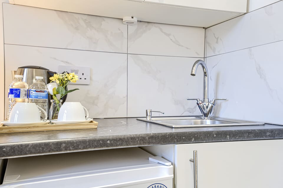 Studio-Deluxe-Ensuite-Street View-7
