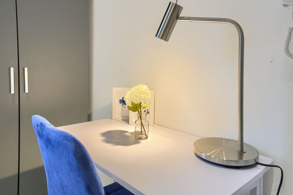 Studio-Deluxe-Ensuite-Street View-8