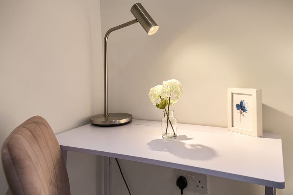 Studio-Deluxe-Ensuite-City view-10