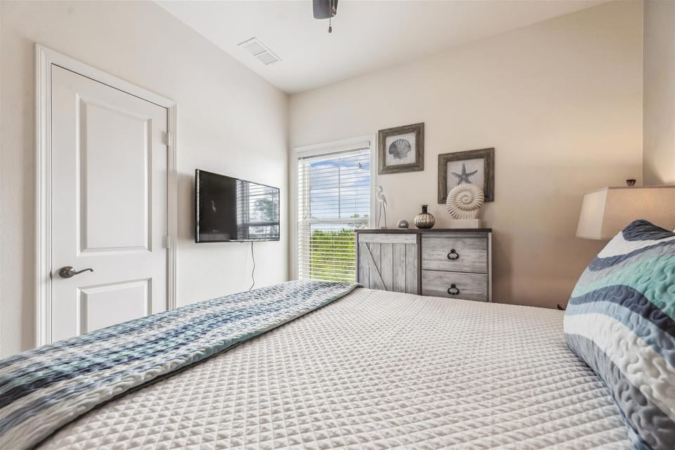 Key Breezes upper level-bedroom 2 18a3924
