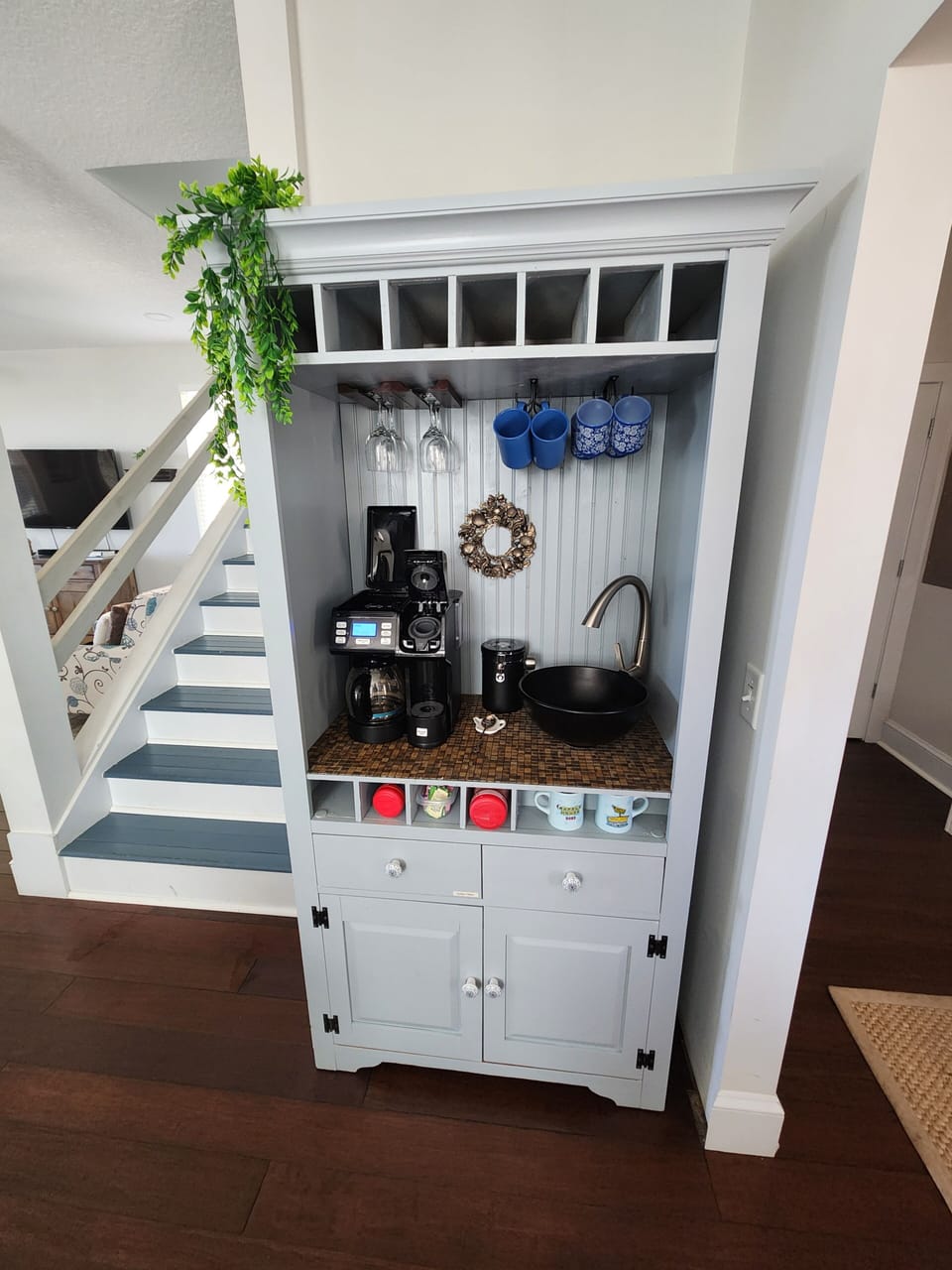 Coffee Bar uses traditional drip or K-cups