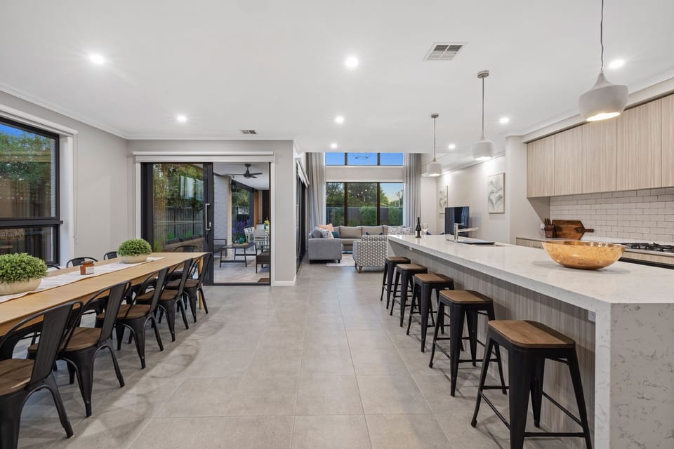 Dining/Kitchen