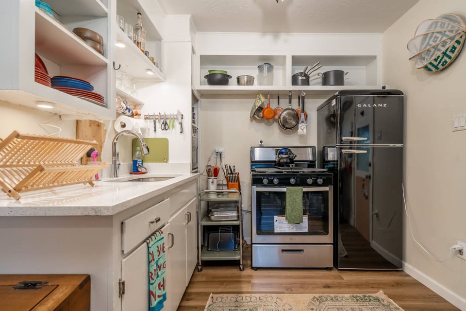 Simple Kitchen with everything that you need | Stove | Fridge | Cookware