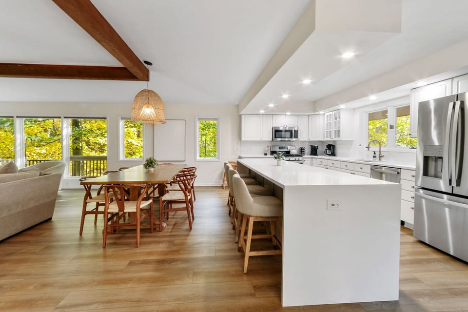 Open Floor plan with Kitchen/Dining/Living