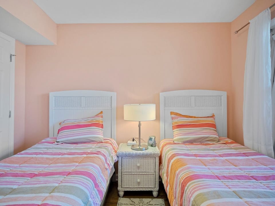 1st Level Twin Bedroom