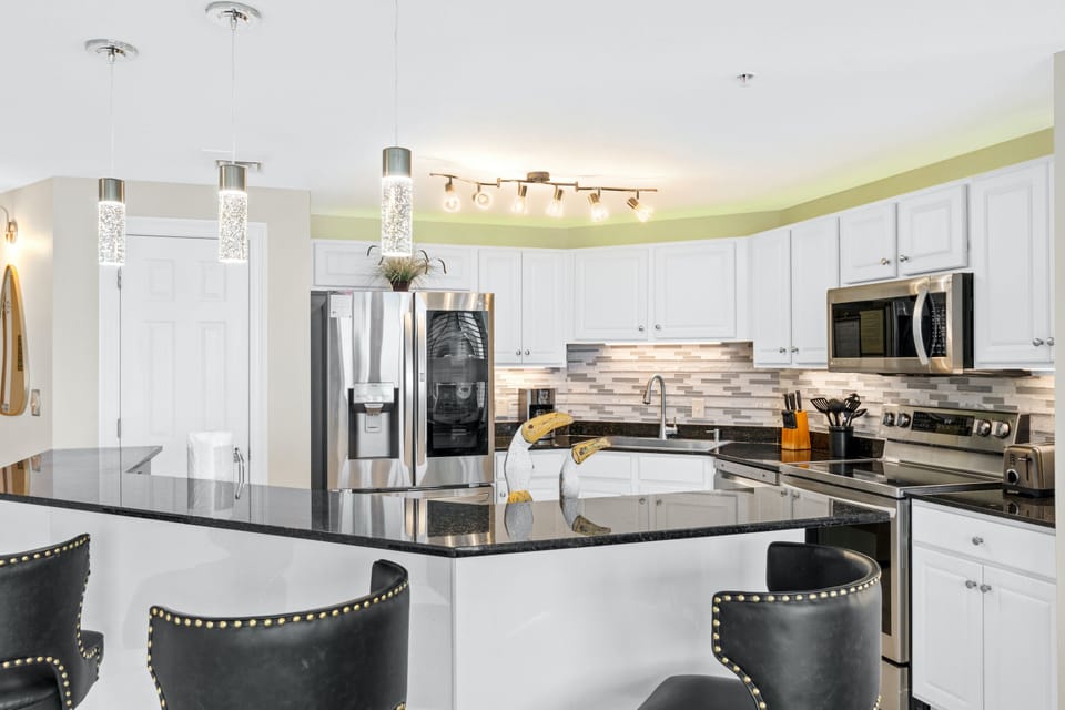 Kitchen with Breakfast Bar