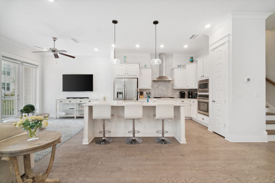 Kitchen with Breakfast Bar