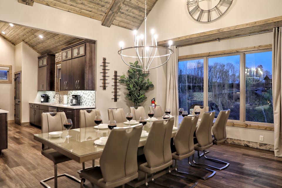 Dining seats 12