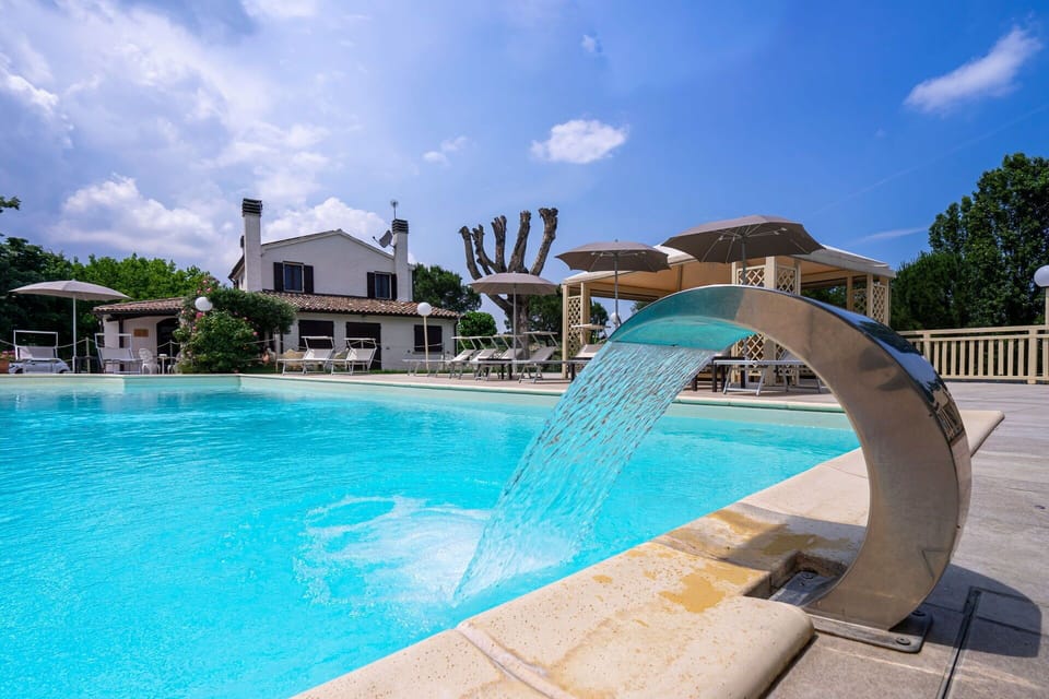 Building Exterior, Outdoor, Pool